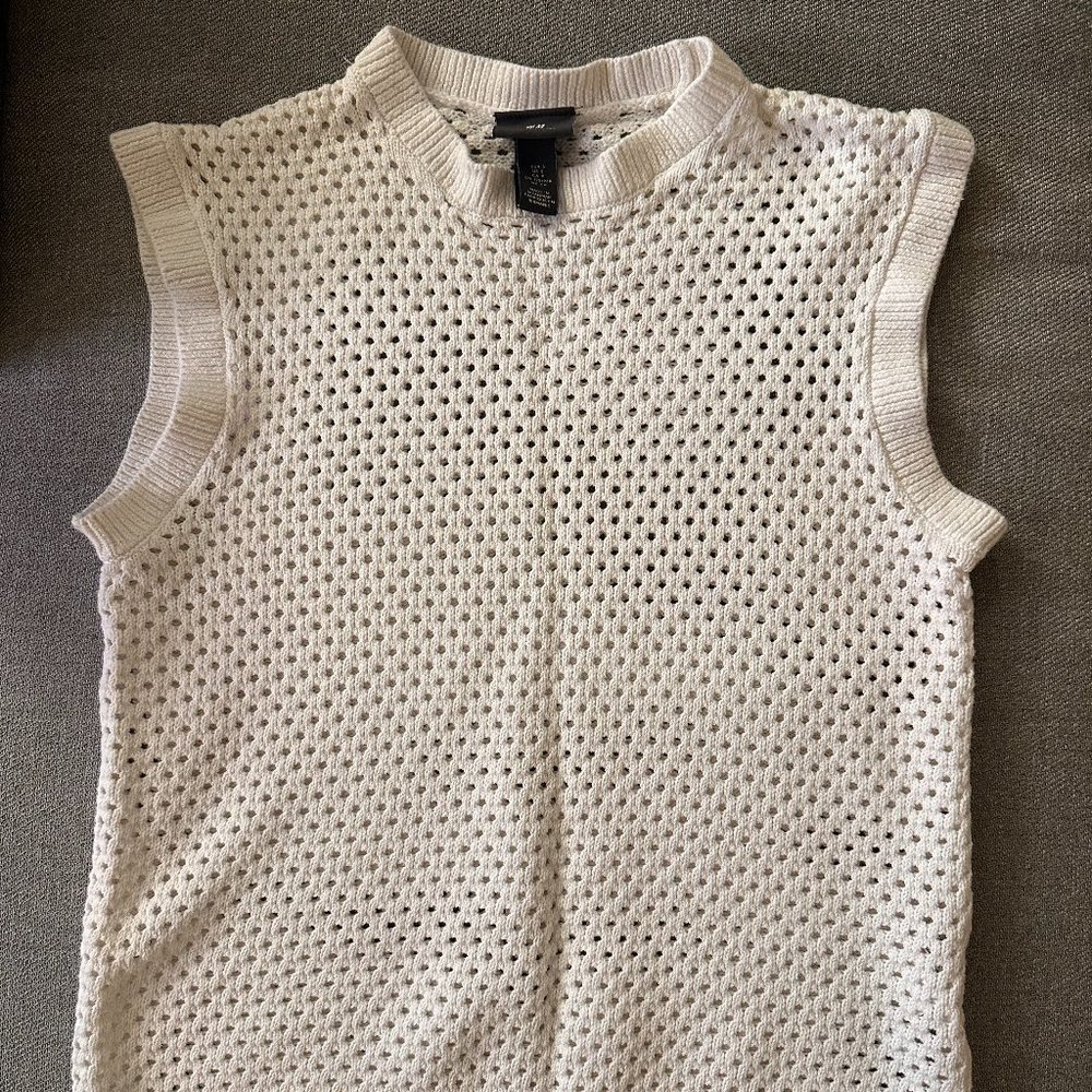 H&M cream/off-white sweater vest/tank top